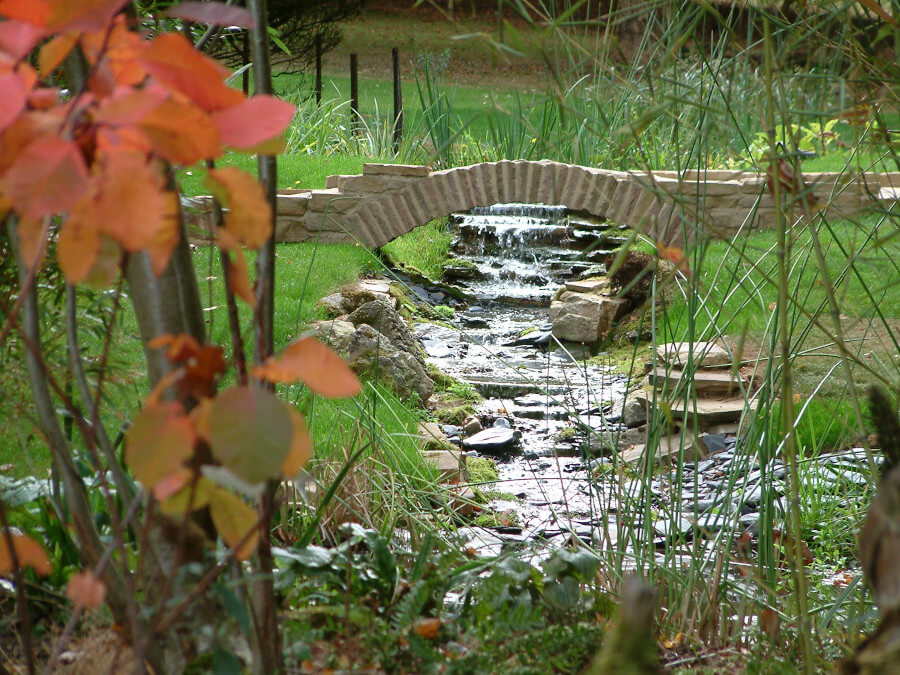 using-water-within-your-garden-design-01 using-water-within-your-garden-design-01