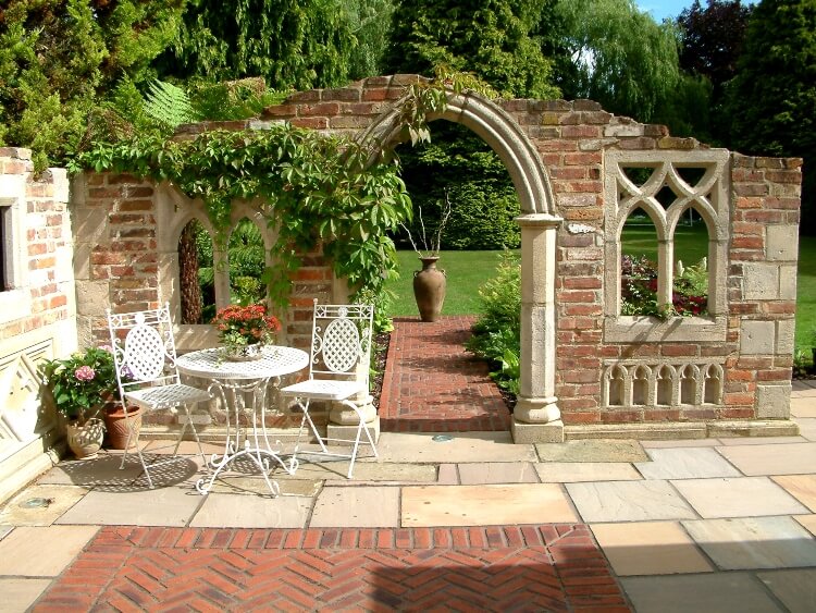 courtyard arch