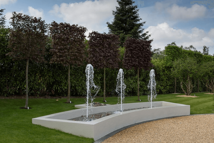 spring garden inspiration for hedgerows