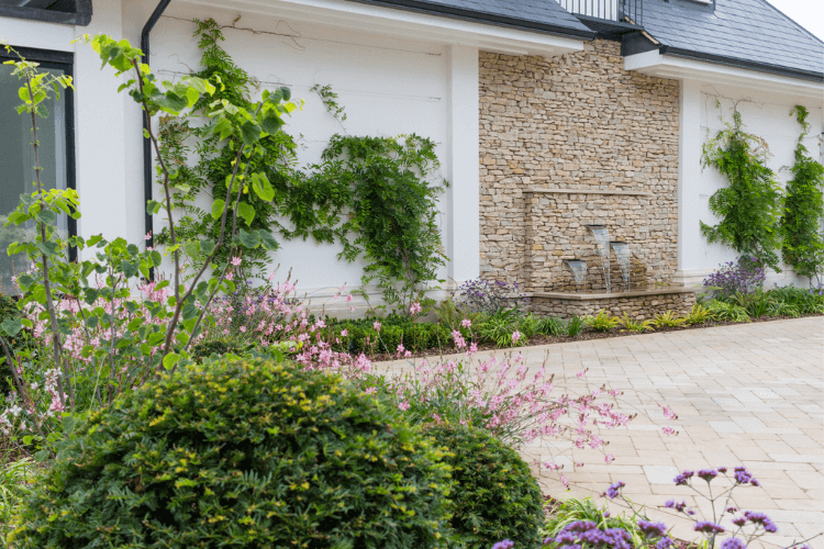 spring garden inspiration for hedgerows