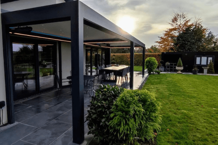 pergola dining area