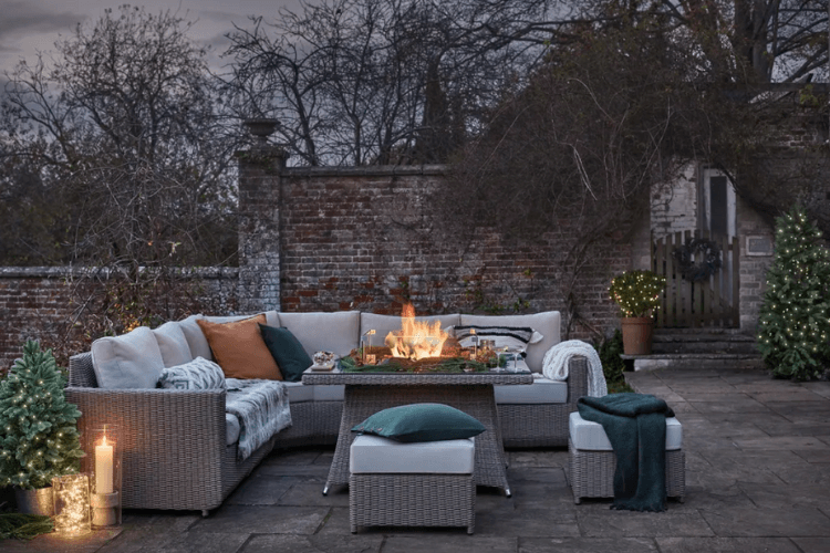 spring garden inspiration for hedgerows