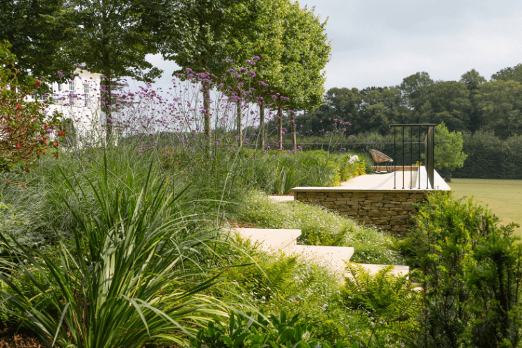 discreet outdoor seating spring garden inspiration for hedgerows