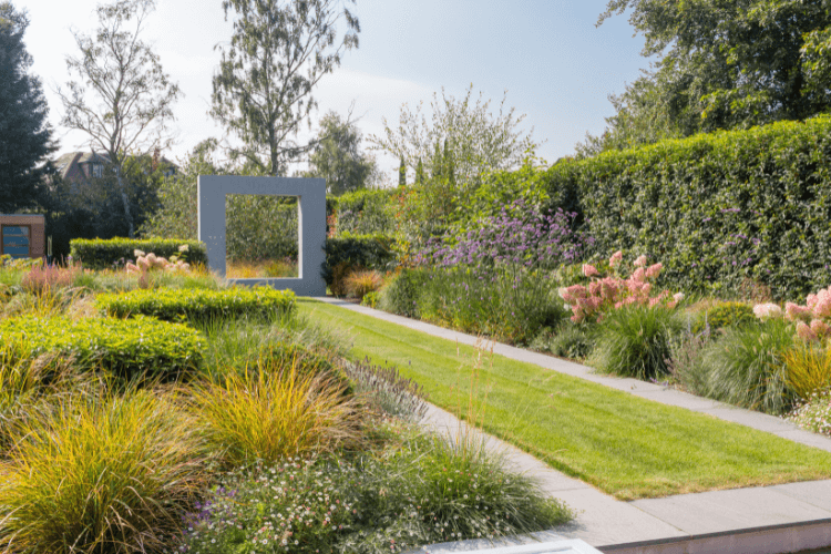4 spring garden inspiration for hedgerows